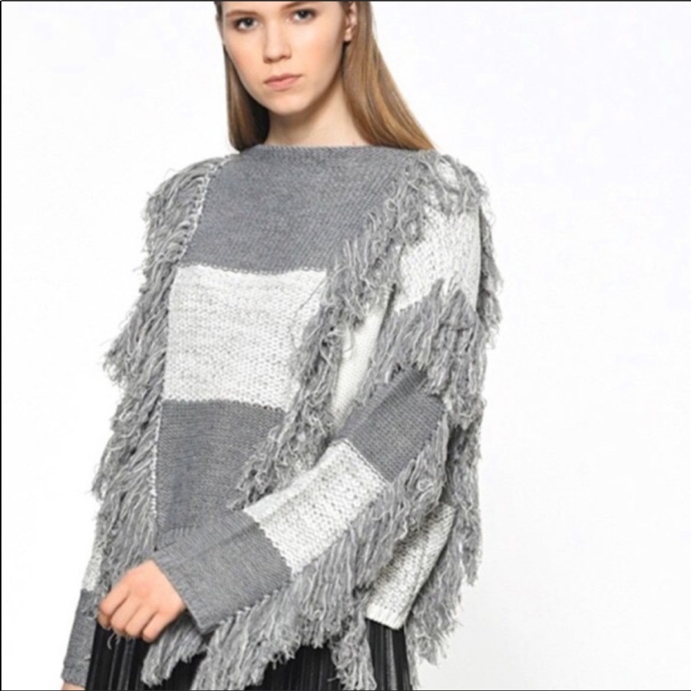 Moon River Colorblock Gray and White Fringe Sweater Size Small